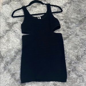 Black cutout side bodycon mini dress